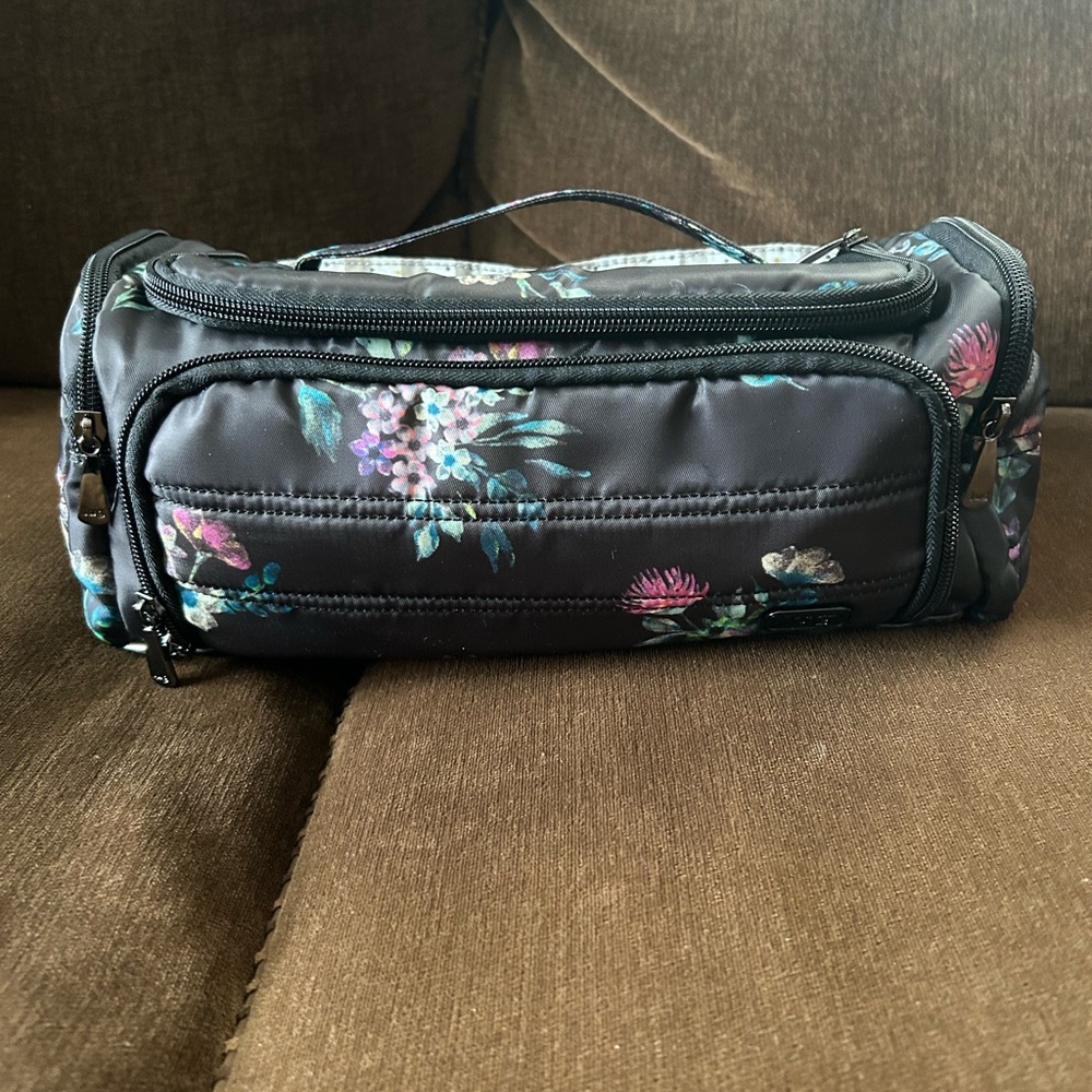 Lug “Trolley” Floral Black Travel Bag